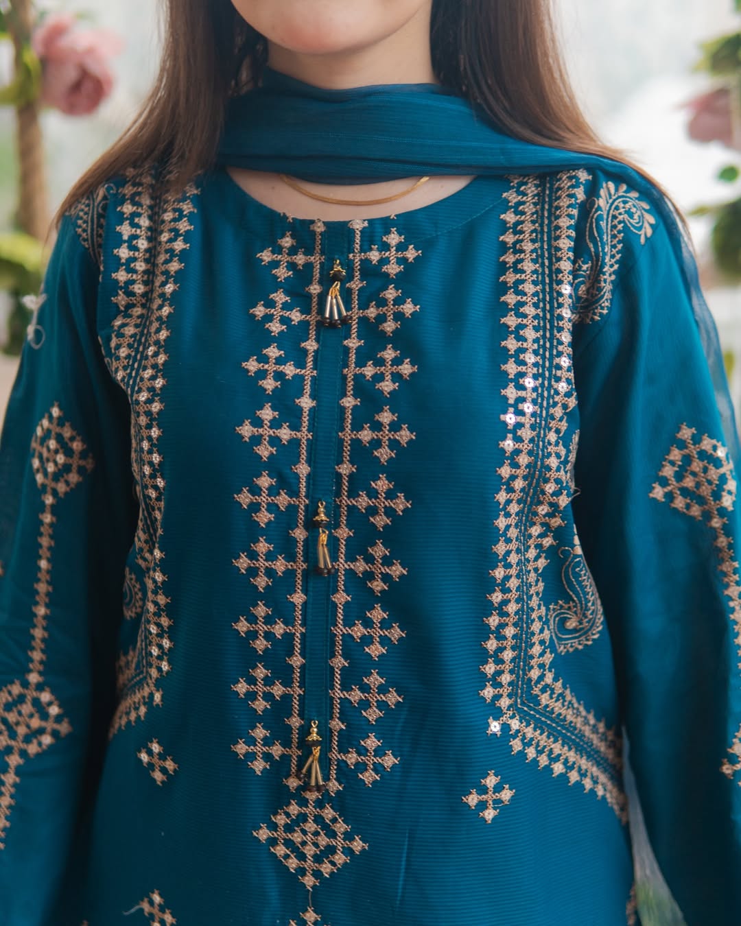 SaveClip.App_469224312_18291882322238626_417078750778264515_n Kaavish Sapphire Kurta Set - Image 1